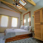 Micel Hotel 2*